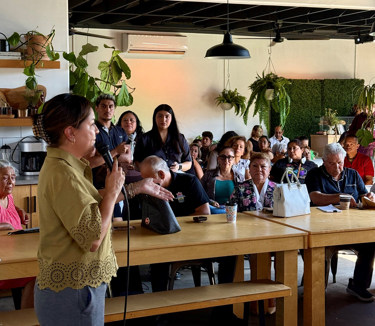 Senator Gonzalez speaks to Walnut Park Cafecito attendees